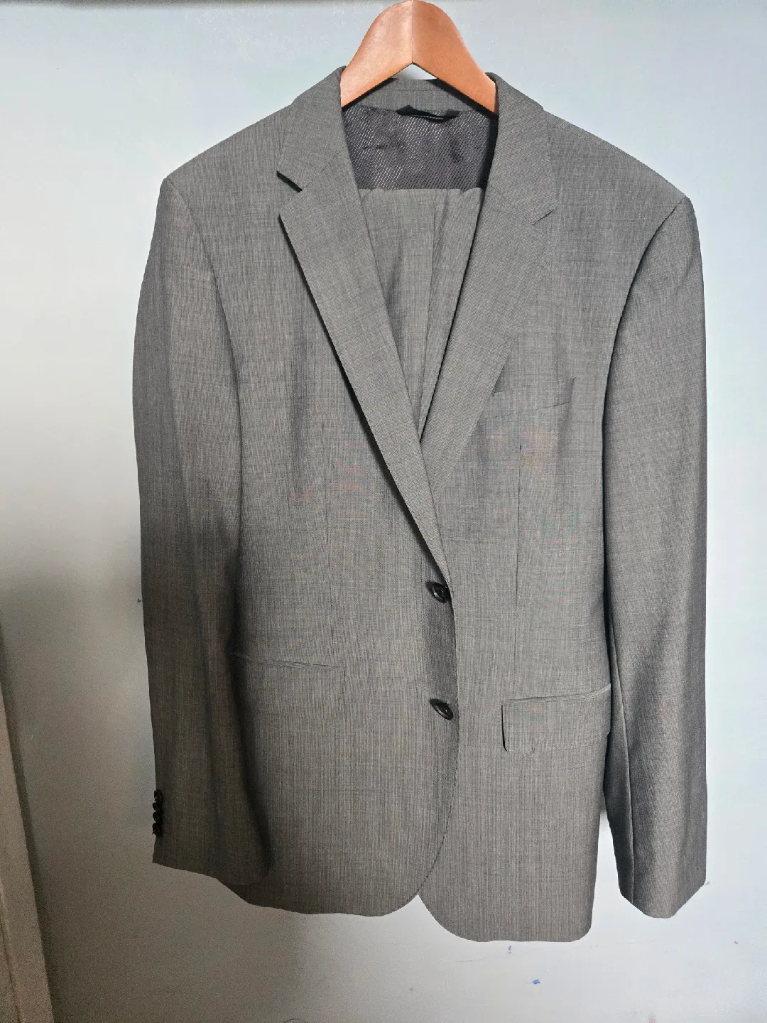 Hugo Boss The James4/Sharp6 Suit, Size 42R jacket 36 pants