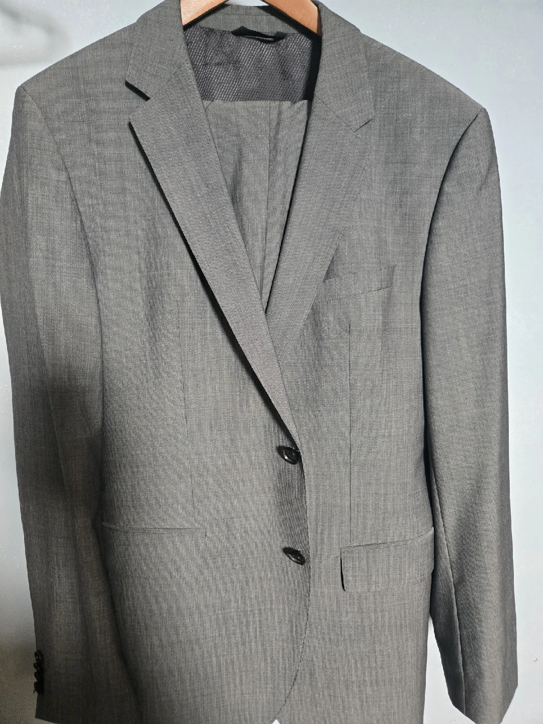 Hugo Boss The James4/Sharp6 Suit, Size 42R jacket 36 pants - photo 5