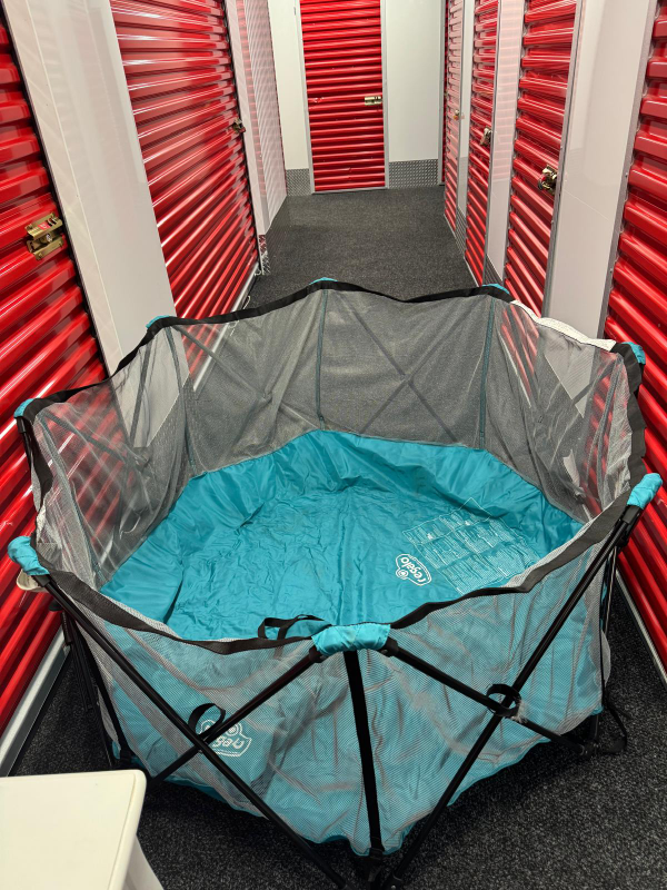 Regalo My Play Portable Playard 8 panels