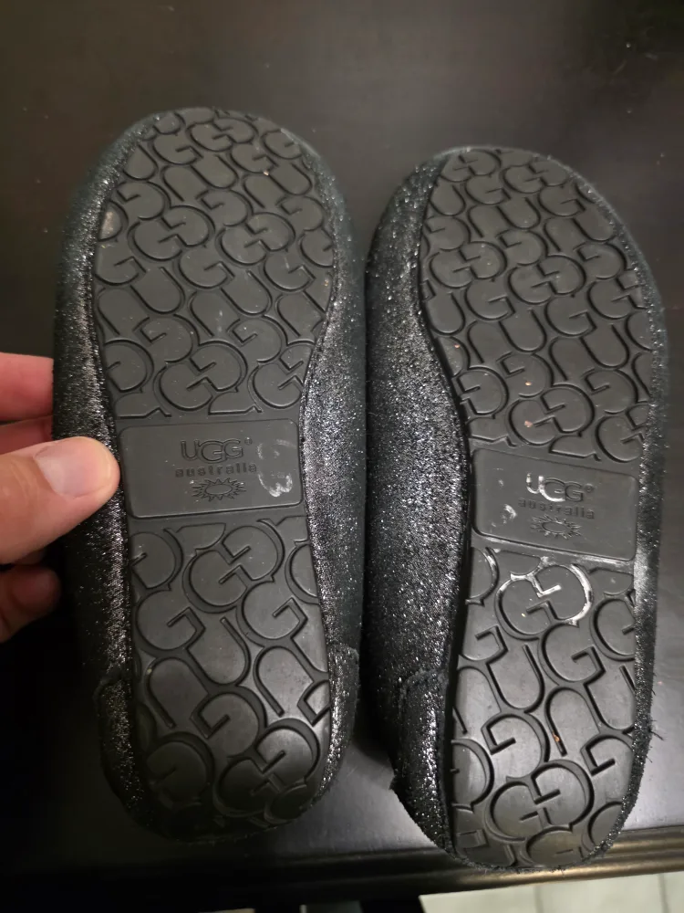 UGG Australia Slippers Black Glitter UGG Sz 3 DAKOTA Moccasins image indicator(3)