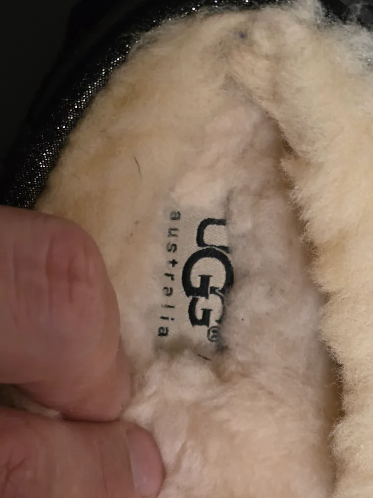 UGG Australia Slippers Black Glitter UGG Sz 3 DAKOTA Moccasins image indicator(5)