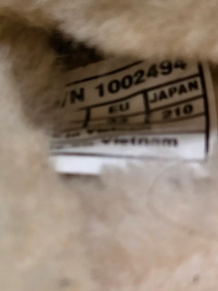 UGG Australia Slippers Black Glitter UGG Sz 3 DAKOTA Moccasins image indicator(6)