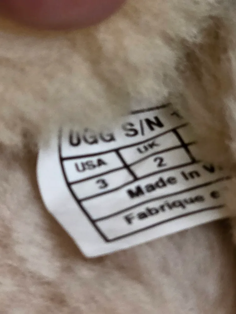 UGG Australia Slippers Black Glitter UGG Sz 3 DAKOTA Moccasins image indicator(7)