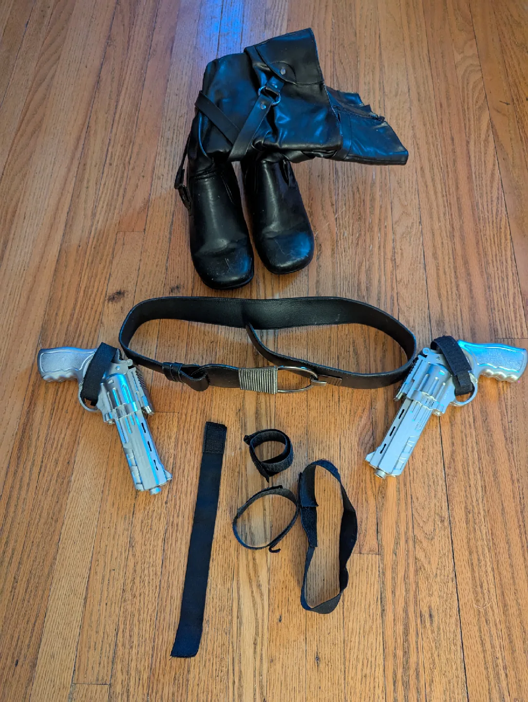 Tomb Raider Costume Set image indicator(2)