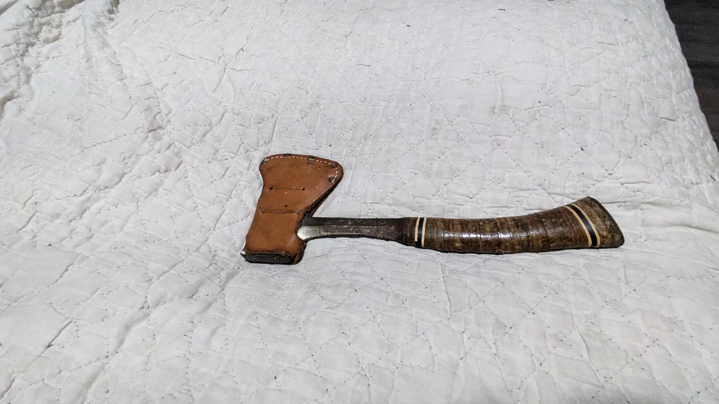 Hatchet with Leather Belt cover image indicator(3)