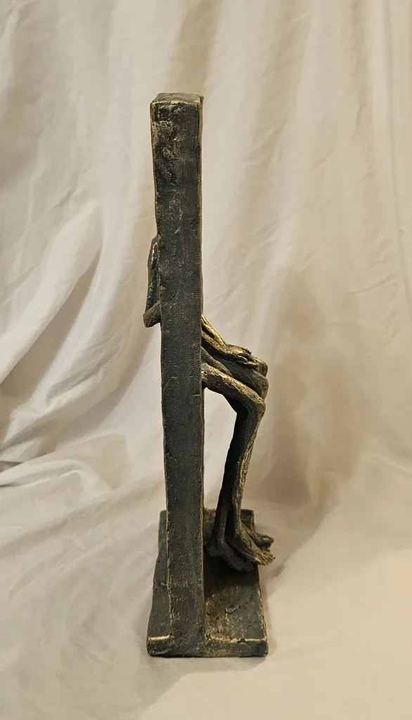 Grey and Gold Couple in Love Decorative Statue image indicator(6)