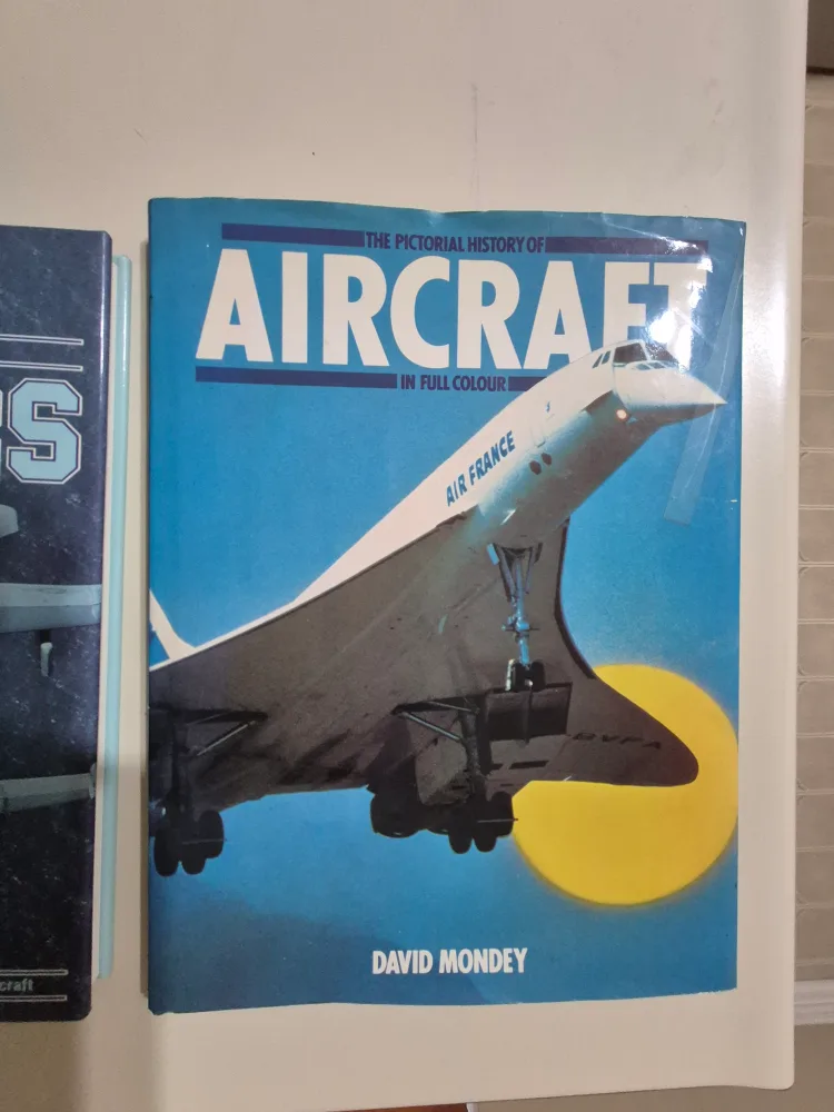 Lot of Aircraft books image indicator(4)