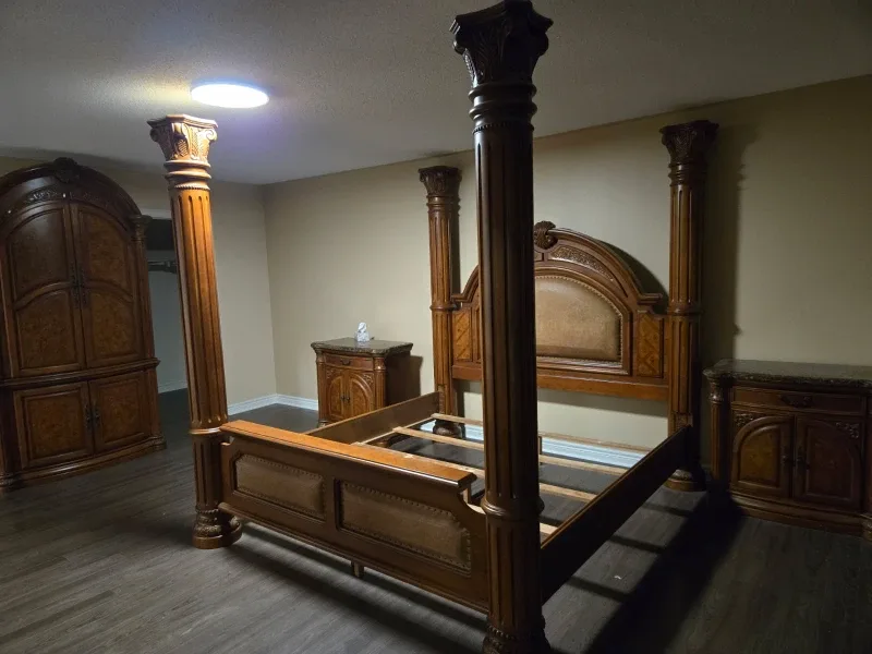 Ornate Brown Bedroom Set - Bed, Dresser, Nightstands image indicator(4)