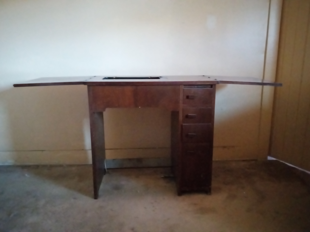 Vintage Sewing Table Desk - photo 2