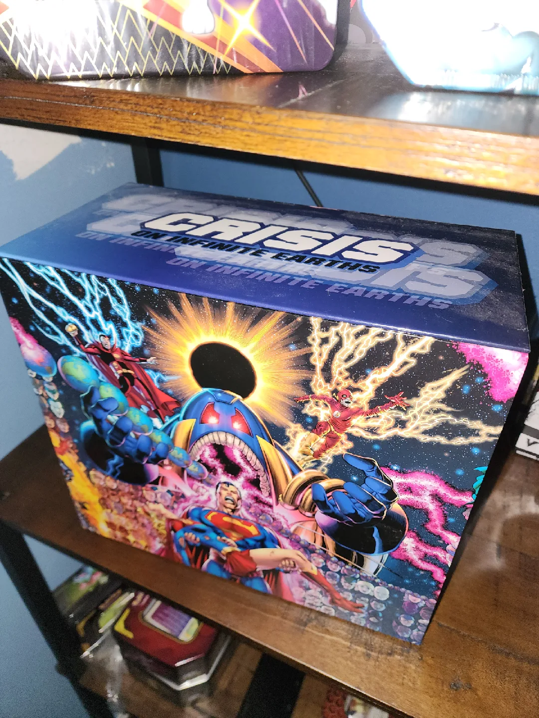 Crisis on Infinite Earths Box Set image indicator(2)