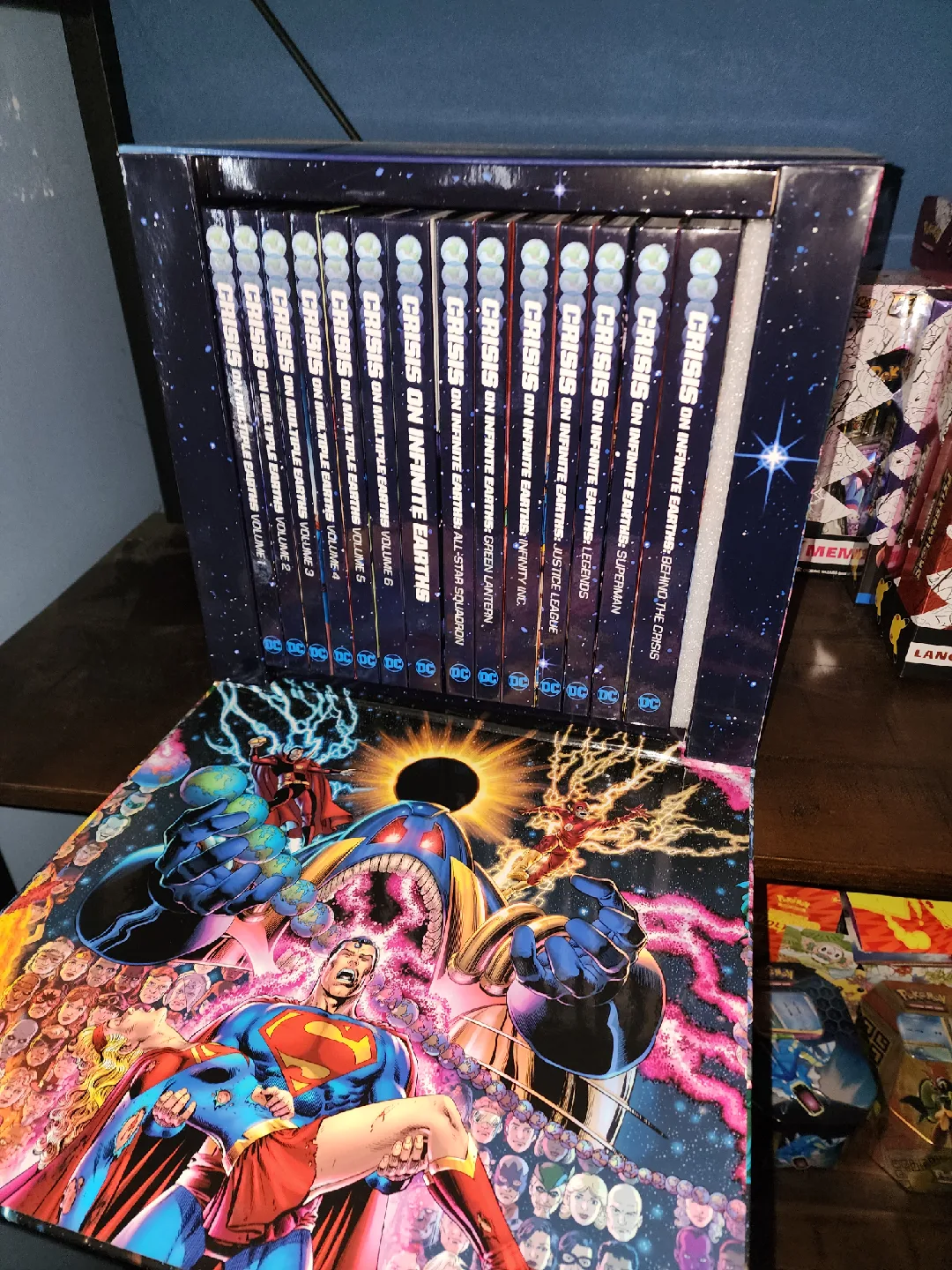 Crisis on Infinite Earths Box Set image indicator(4)