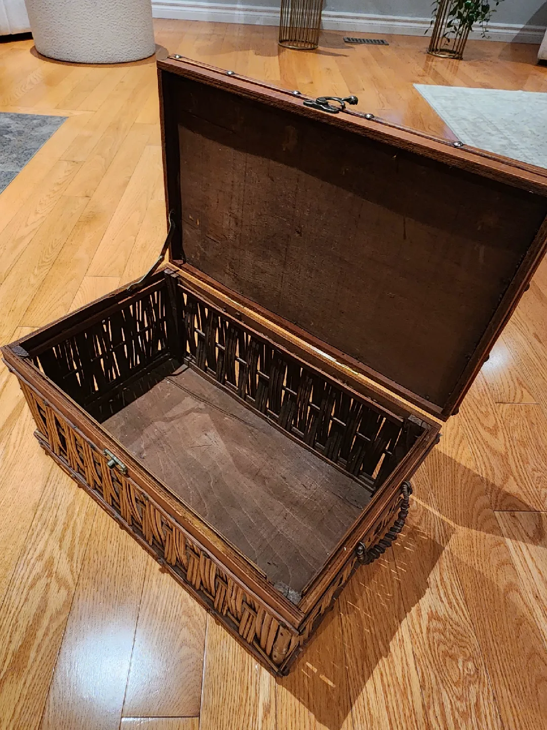Wooden and Wicker Storage Trunk image indicator(2)