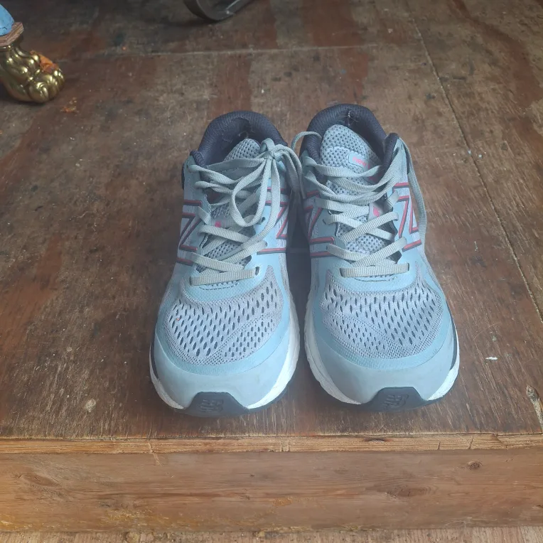 Grey New Balance 840