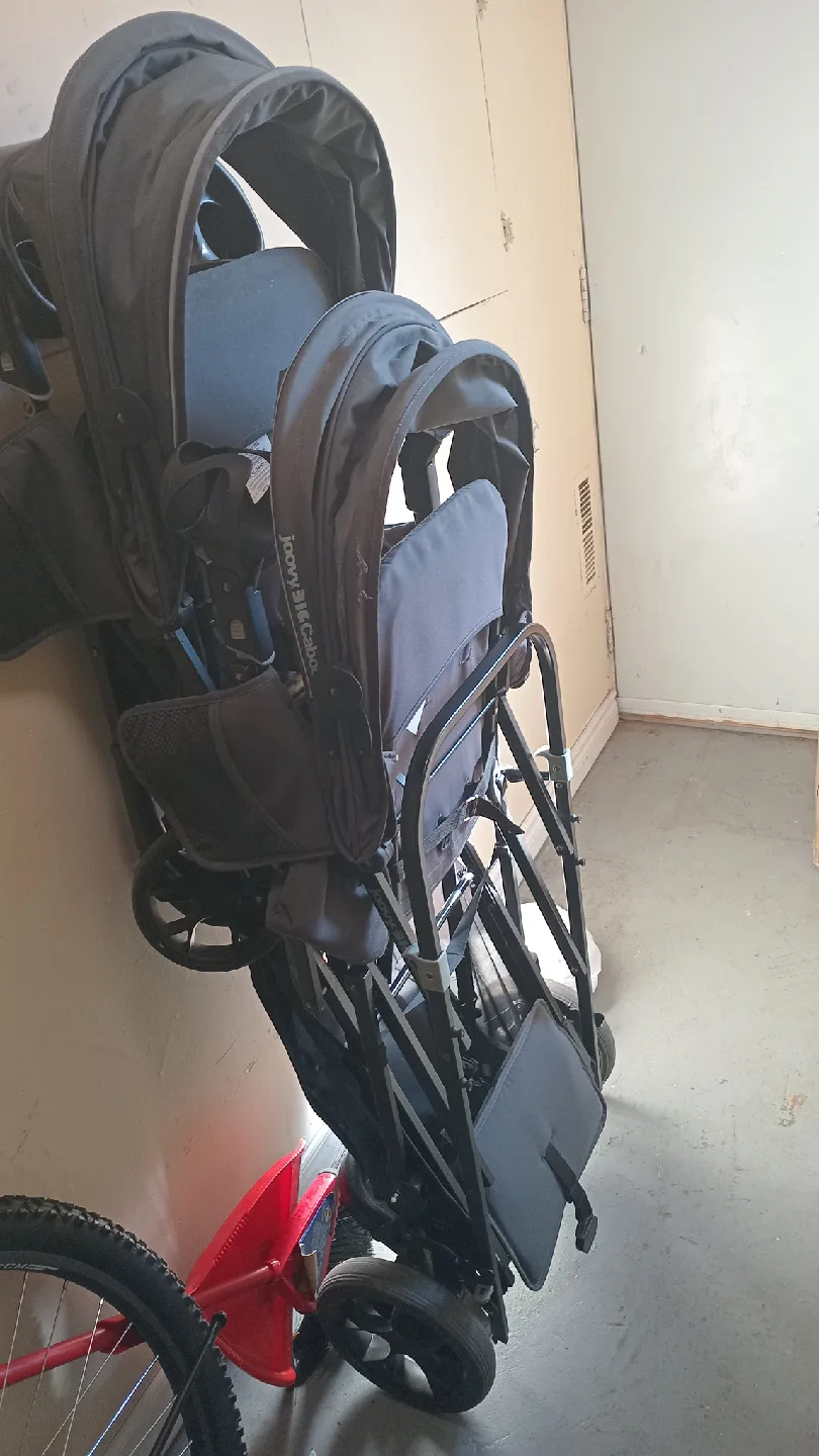 Joovy Big Caboose Graphite Stand-On Tandem Stroller image indicator(3)