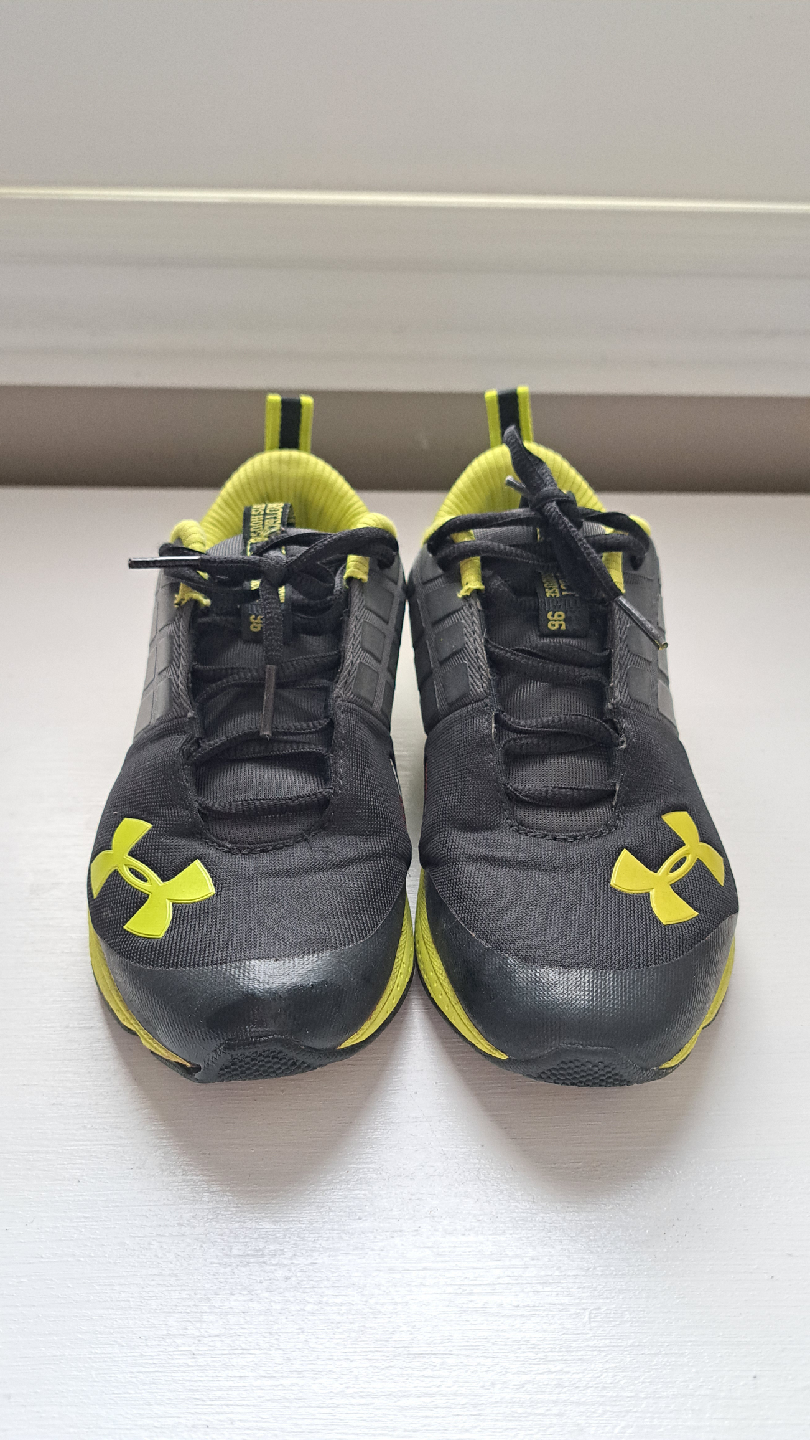 Under Armour Assert 9 Youth Running Shoes - Size 3.5Y
