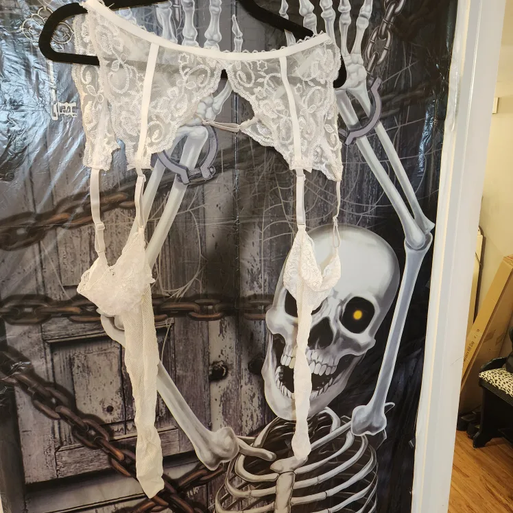 halloween Maid costume , Wig & fishnets and garters HALLOWEEN image indicator(3)