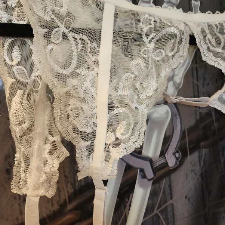 halloween Maid costume , Wig & fishnets and garters HALLOWEEN image indicator(4)