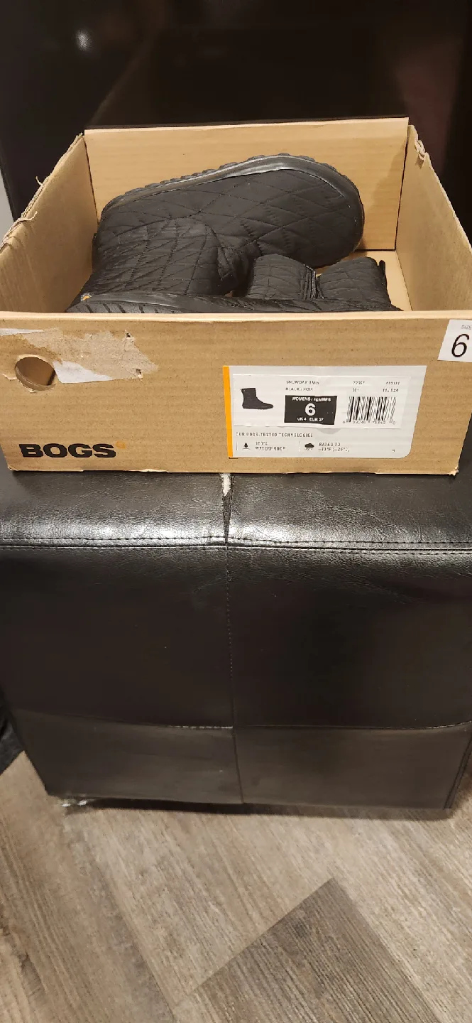 Bogs Snowday II Black Boots - Size 6 image indicator(3)