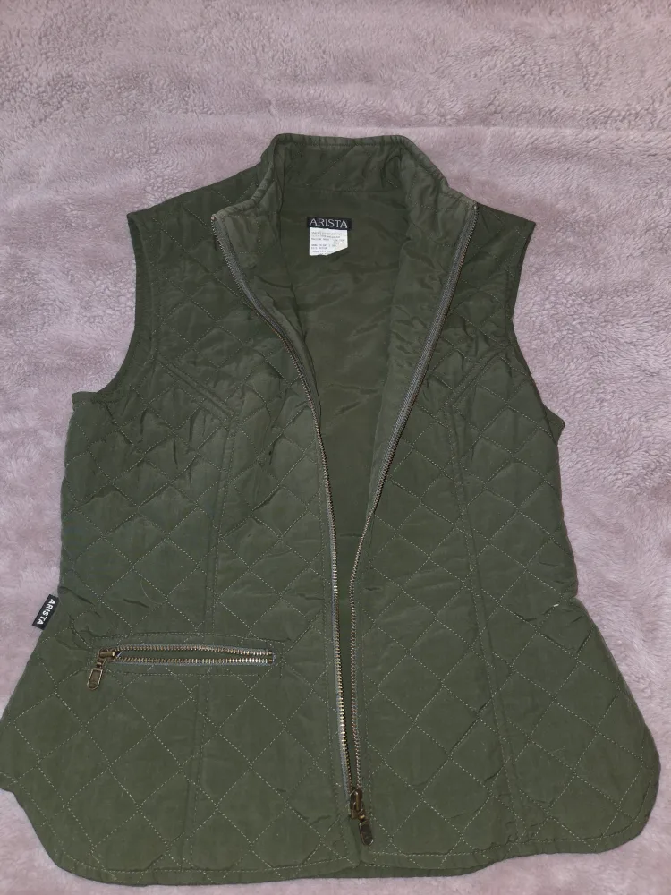Arista Quilted Vest - Size Medium image indicator(5)