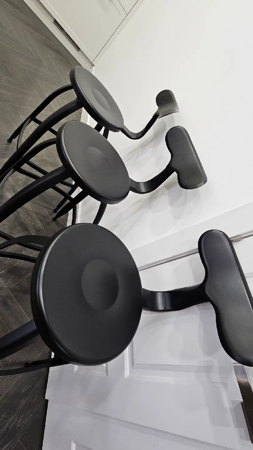 Set of 3 Black Bar Stools image indicator(8)