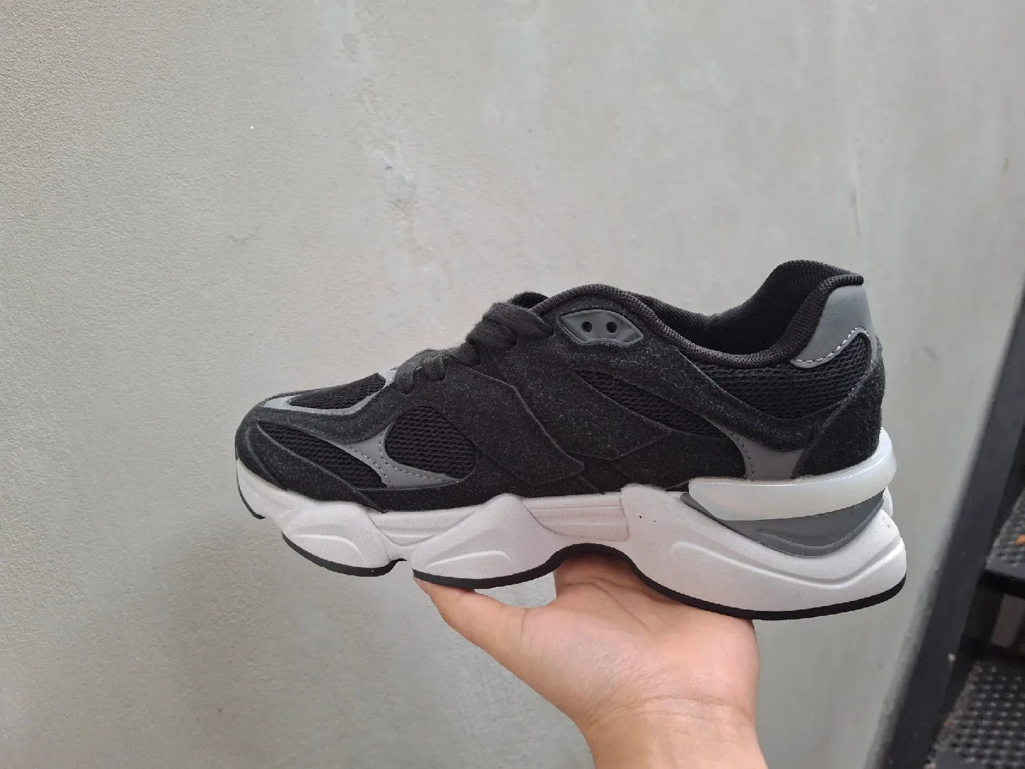 New Balance 9060 Black Sneakers image indicator(4)