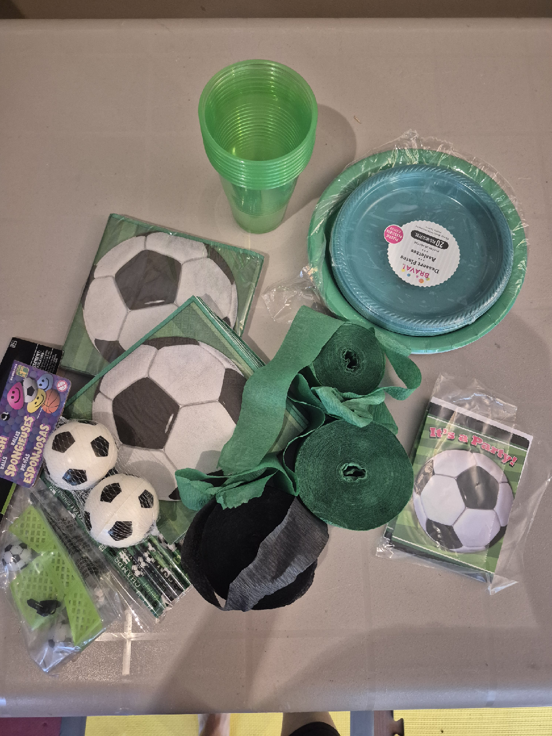 Soccer Themed Party Supplies - photo 2