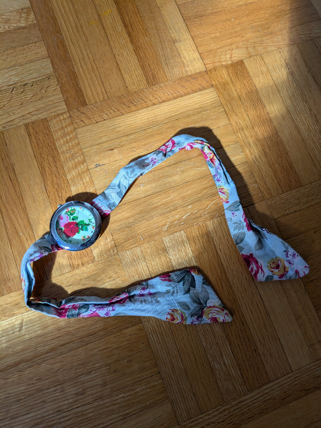 floral ribbon watch (needs a new battery) - photo 2