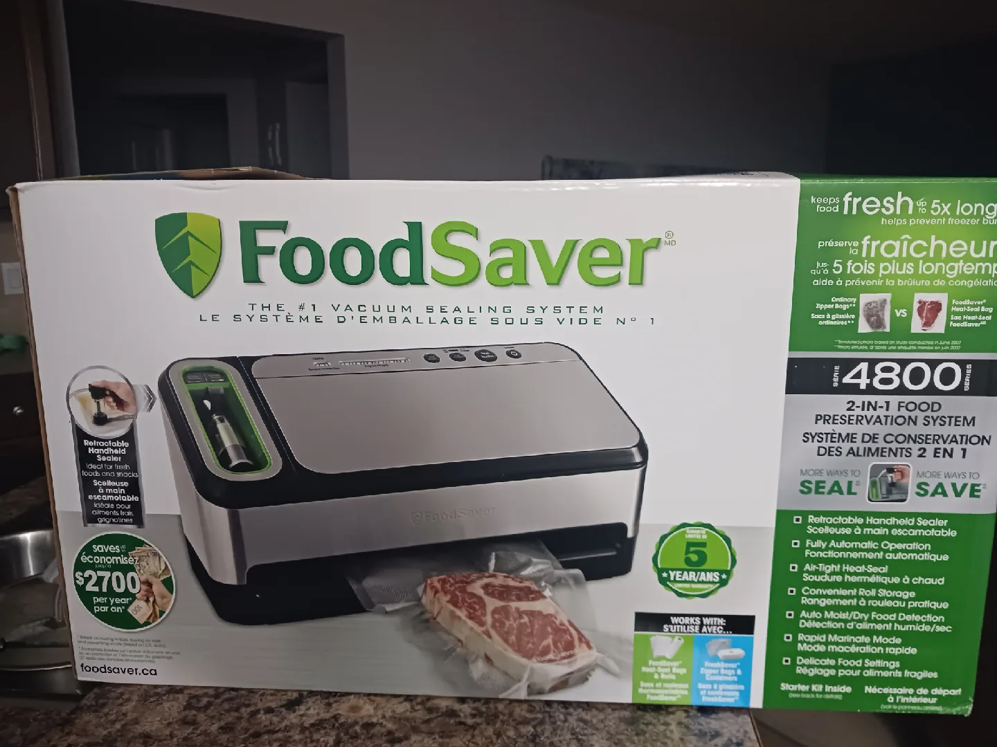 FoodSaver 4800 Series 2-in-1 Food Preservation System thumbnail