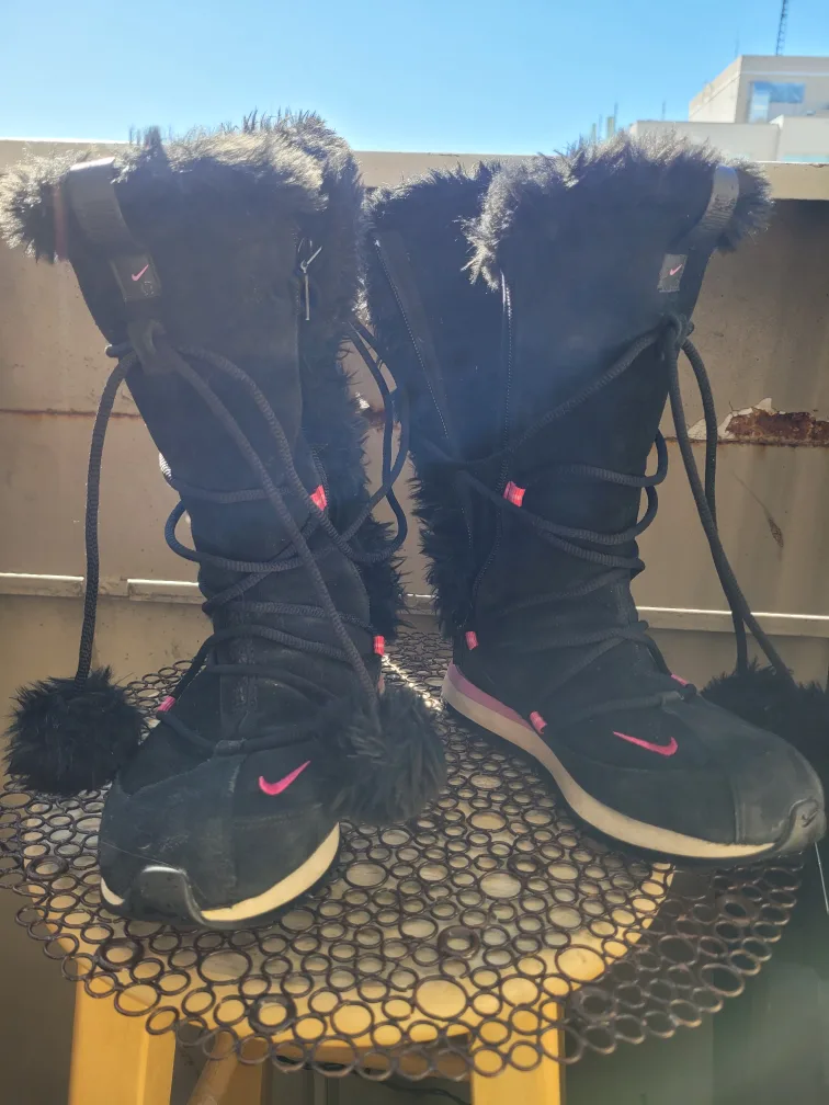 Nike Black Snow Boots - Women's Size 7.5🧡 Bingo thumbnail