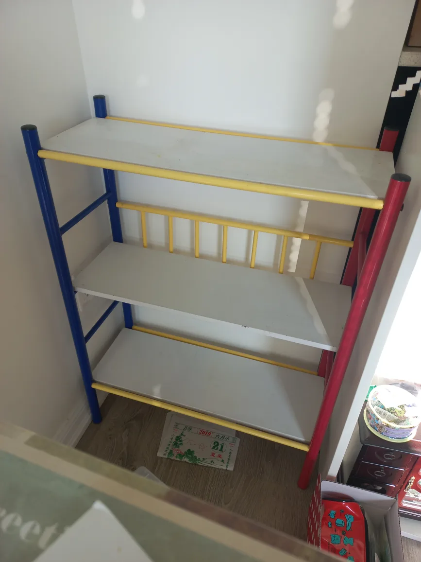 Tricolor shelf thumbnail