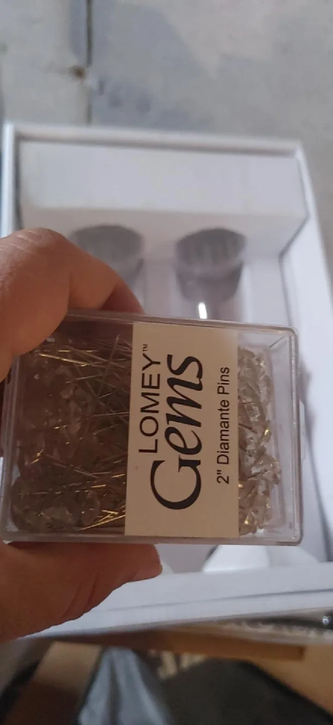 Wedding set with glasses, server, pen and pins image indicator(5)