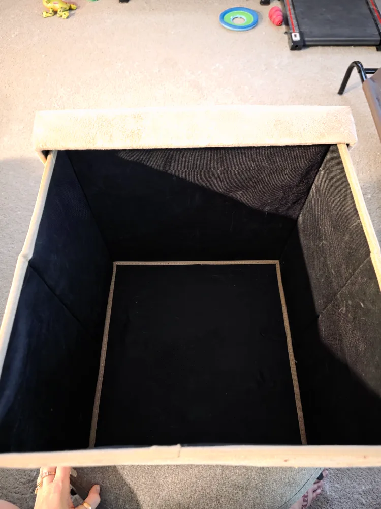 Beige storage Cube image indicator(2)