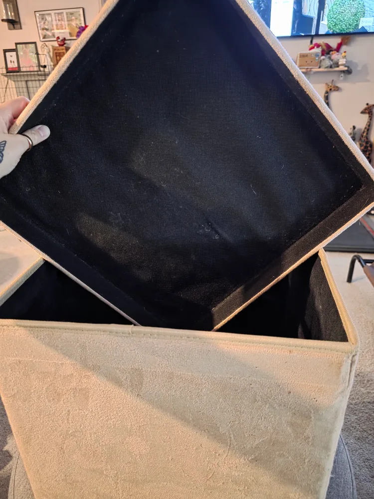 Beige storage Cube image indicator(3)