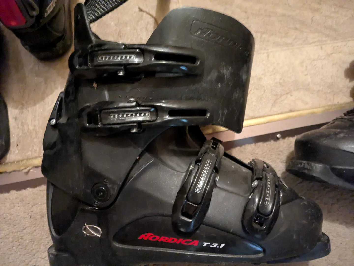 Nordica T3.1 Ski Boots, size mens 10 image indicator(2)
