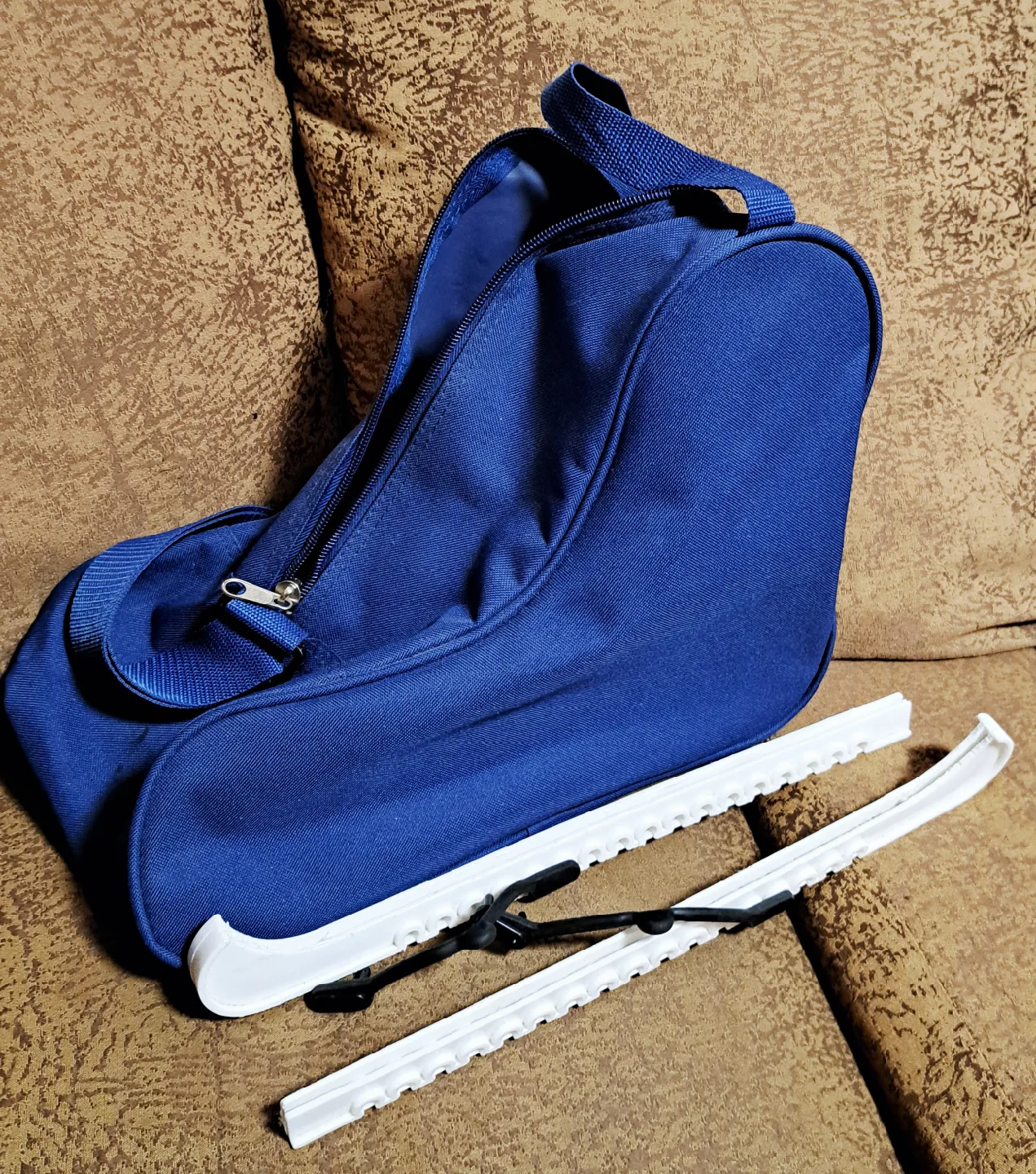 White Ice Skates with Bag, Guards, Cloth image indicator(4)