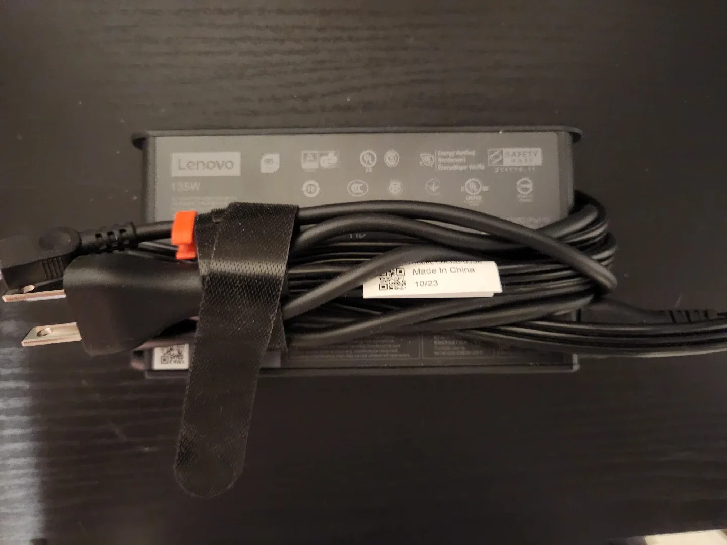Lenovo 135 Watt Charger image indicator(2)