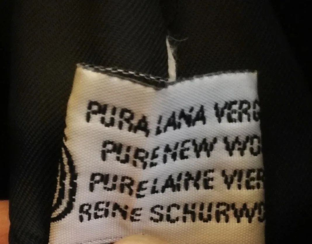 🇮🇹 Vintage Italian Black Pure Wool Coat - fits S to L image indicator(10)