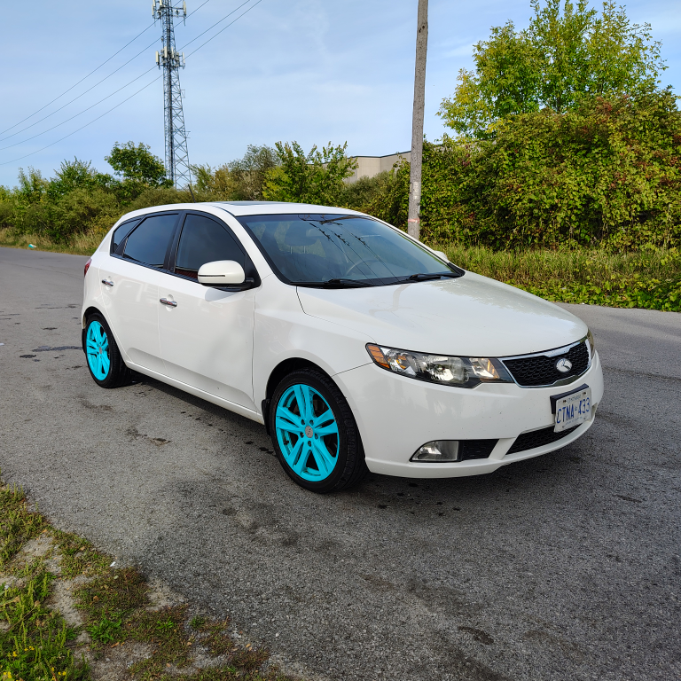 2011 Kia Forte5 SX automatic, leather
