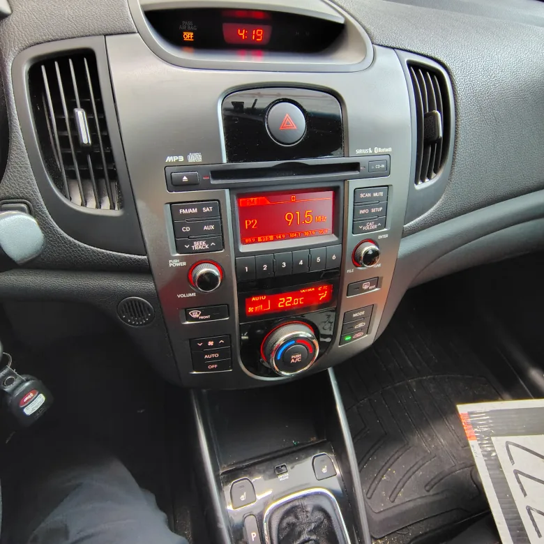 2011 Kia Forte5 SX automatic, leather image indicator(7)