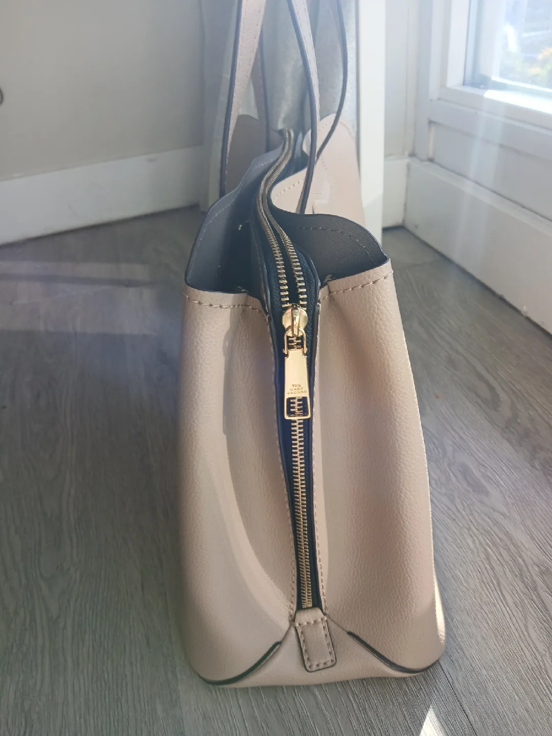 Marc Jacobs beige leather "the editor" tote bag image indicator(7)