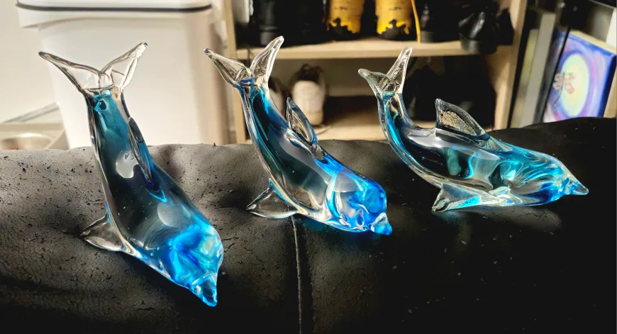 Glass Dolphins image indicator(3)