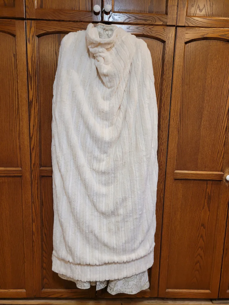 Medieval Queens outfit image indicator(2)