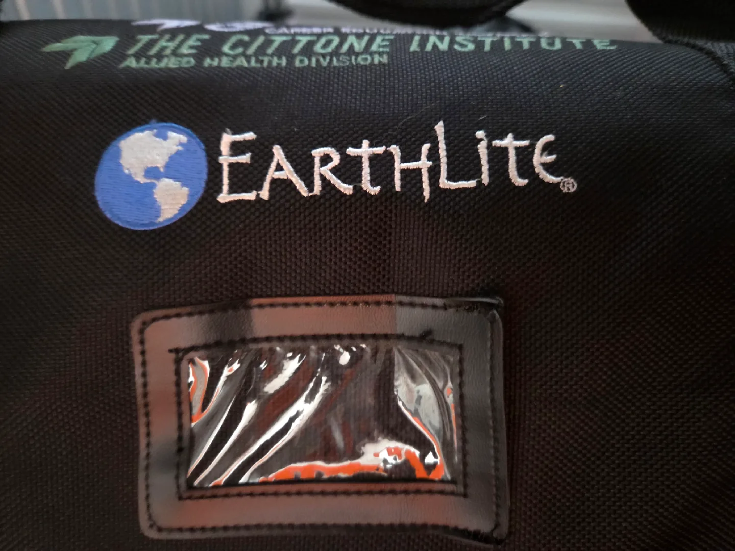 Earthlite Massage Table with Carry Case image indicator(2)