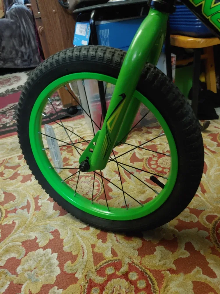 Nakamura Boys' Bike - Green & Black image indicator(5)