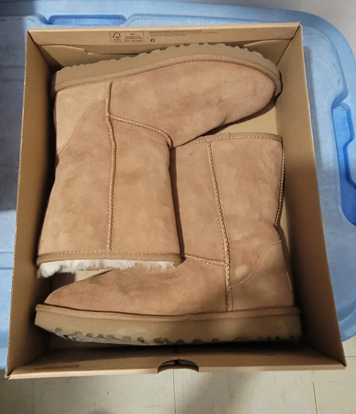 UGG W Classic Short II - Size 8 image indicator(3)