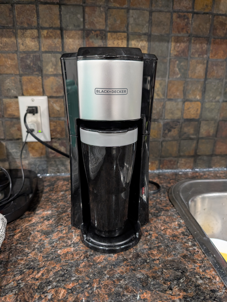 Black+Decker Coffeemaker with Travel Mug - photo 2