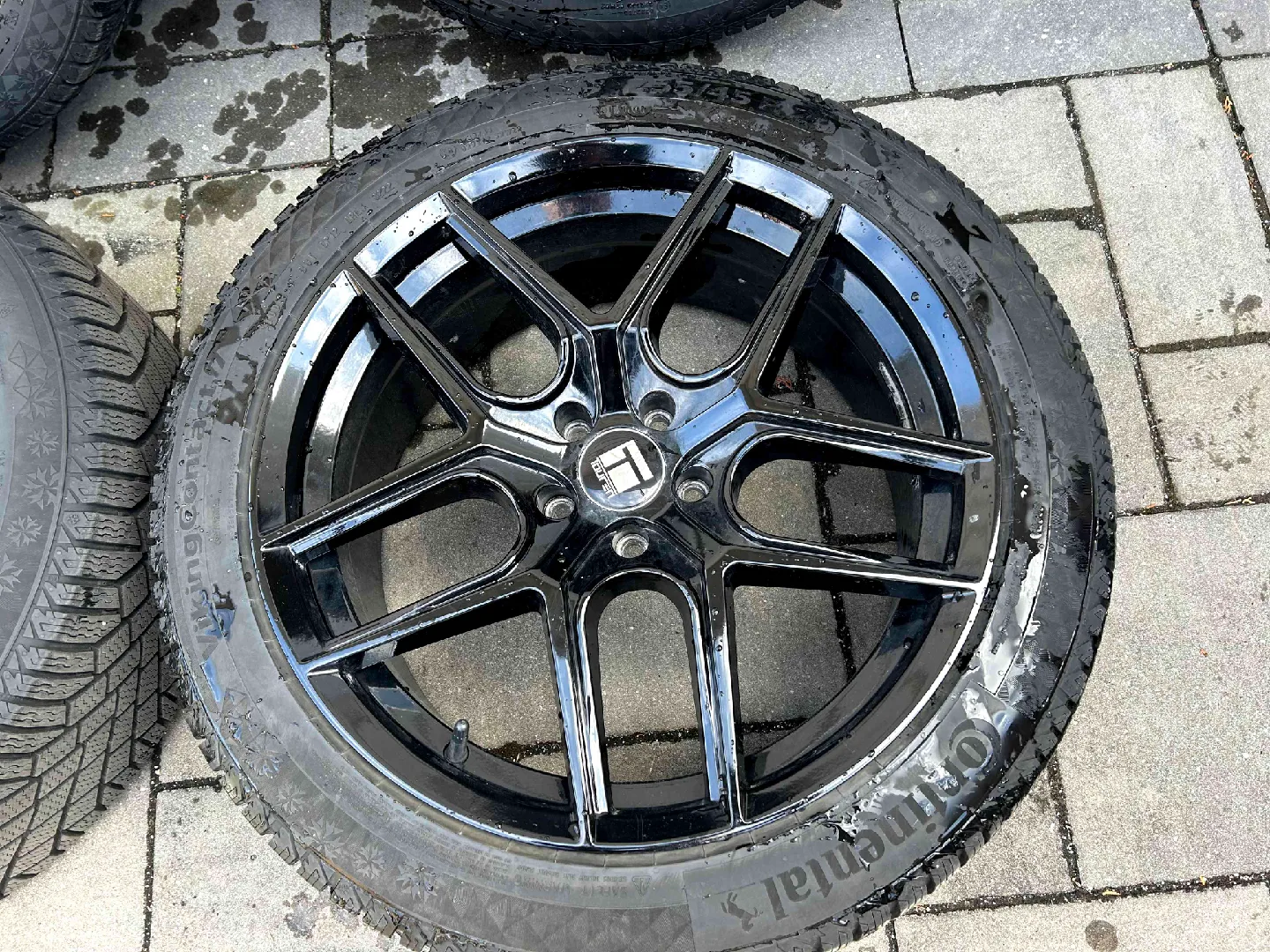 4 20" Wheels with Continental VikingContact 7 Tires image indicator(2)