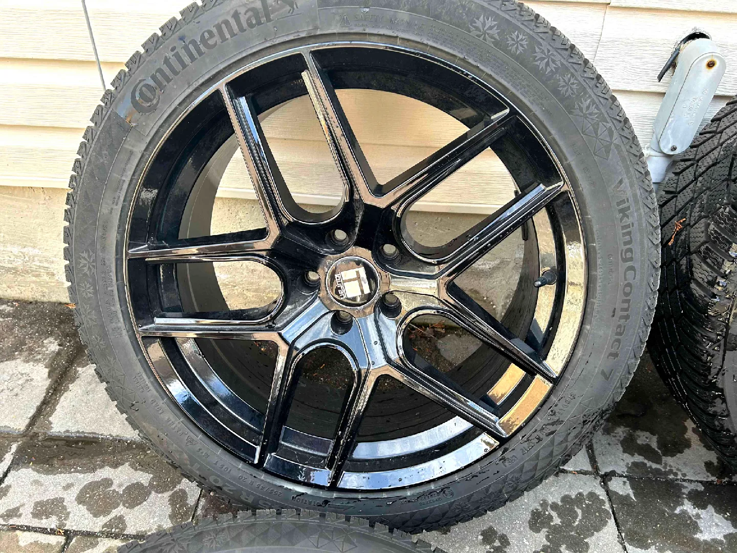 4 20" Wheels with Continental VikingContact 7 Tires image indicator(4)