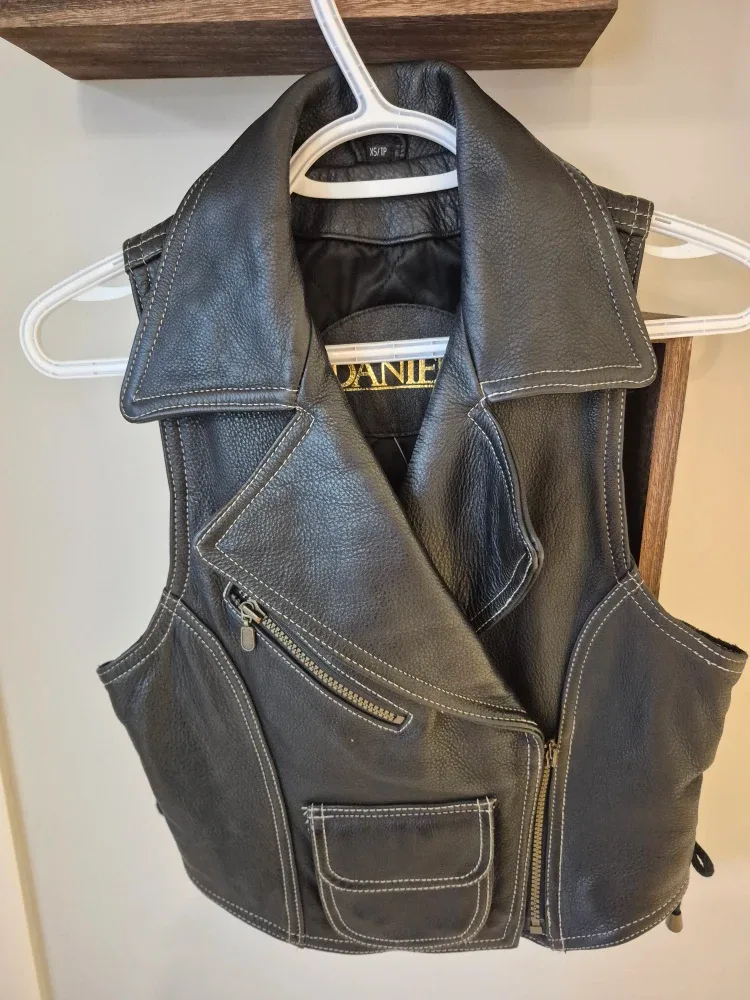 Danier Leather Vest - Size XS/TP image indicator(3)