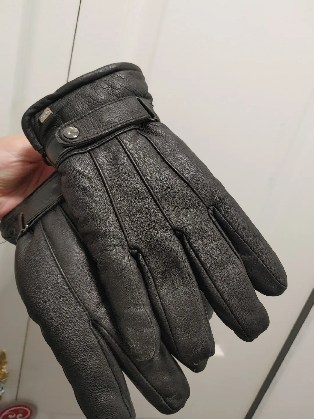 Men's  Leather Gloves - Black, Size Medium image indicator(2)